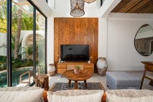 Casa Goya | Lofty 1-BR Pool Villa Near Kuta Beach Villa in Kuta