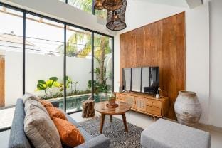 Casa Goya | Lofty 1-BR Pool Villa Near Kuta Beach Villa in Kuta