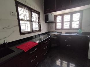 Yelahanka bungalow 30 mins from airport Vacation rental in Bengaluru