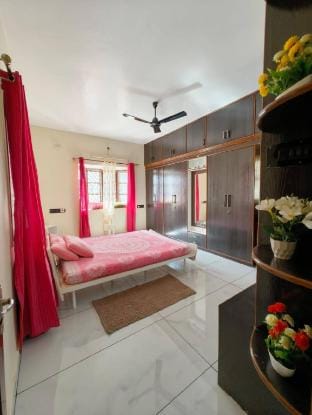 Yelahanka bungalow 30 mins from airport Vacation rental in Bengaluru