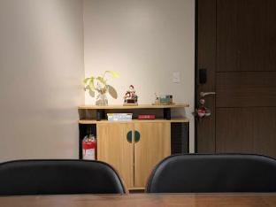 Funky HQ - 1BR Eastwood Global Plaza Quezon City Apartment in Pasig