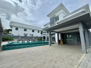 The Ultimate VillaKu w/ Private Pool, 20 Pax, Kuah Villa in Kedah