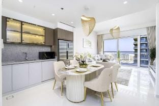 Exclusive Beachfront 2 Bed with Pool & Palm View Vacation rental in Dubai
