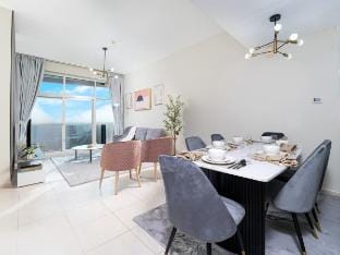 Stunning 1BR with Golf View in sports city Vacation rental in Dubai