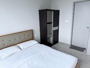 Upper Floor City View @JQ Central Near Suria Sabah Apartment in Kota Kinabalu