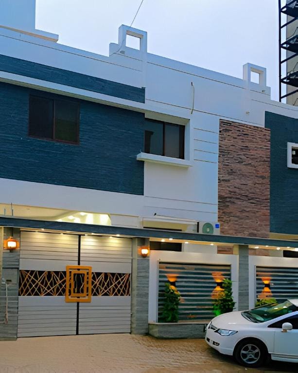 Roomi Rezidor Guest House Hotel in Karachi