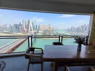 Wu Chao - Linjiang, Luxury Large Flat with River View, Four Rooms and Four Beds Apartment in China