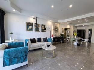 Wu Chao - Linjiang, Luxury Large Flat with River View, Four Rooms and Four Beds Apartment in China