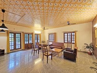 White House Villa-Close to Rock beach Apartment in Puducherry