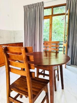 Nevil's Villa - Mirissa Apartment in Kamburugamuwa