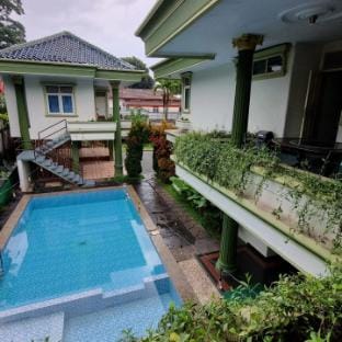 villa palem5 Villa in Cisarua
