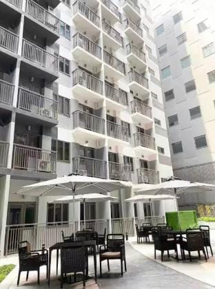 Hotel in MOA near PICC | Pool view balcony Apartment in Pasay