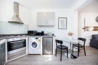Classy 2 Bedroom Near Old Street Station Apartment in London Borough of Islington