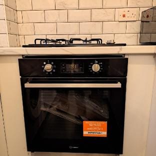 Stunning 2 bed in Leeds: free WiFi and parking. Vacation rental in Leeds