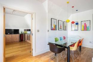 3BR Brentford Apt Overlooking Syon Park| Kew 5min Vacation rental in Brentford