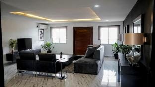 4BR Unique Black Apt | 5 Mins To Eko Convention Vacation rental in Lagos