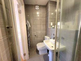 Spacious 2-Bed Flat - Close to Tube, Sleeps 6 Apartment in London