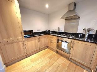 Comfortable 2BR Flat - 1 Min to Tube, Sleeps 6 Apartment in London