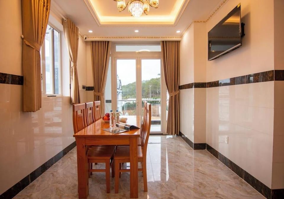 Japan Villa Homestay ByTheHill Hotel in Dalat