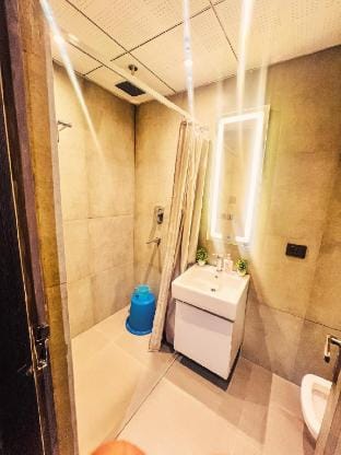 Enjoy elegant city view Apartment in Noida