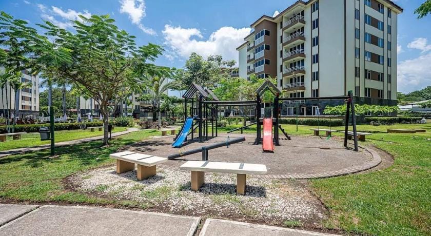 Costa Linda Jaco Beach pool view Balcony Apartment in Jaco