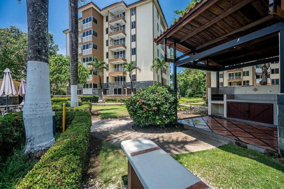 Costa Linda Jaco Beach pool view Balcony Apartment in Jaco