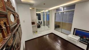 Comfortable and huge apartment Apartment in Makati
