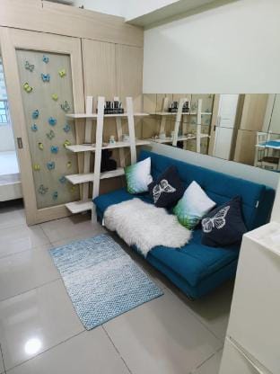 Blue Haven 1 Bedroom Condo w/balcony 1909 Vacation rental in Makati