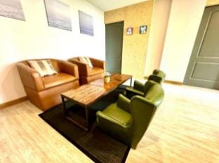 5Min Walk to Big Night Market and Shopping Mall  Apartment in Bangkok