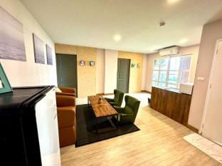 5Min Walk to Big Night Market and Shopping Mall  Apartment in Bangkok