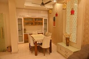 Luxury Kumbh Urban Getaway Apartment in Uttar Pradesh