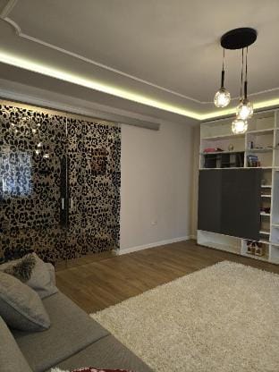Shtepia e Daves 3BDR & parking Apartment in Tirana