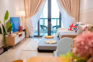 R&F - Seaview 5min Walk to CIQ 10pax FamilySuites Vacation rental in Johor Bahru
