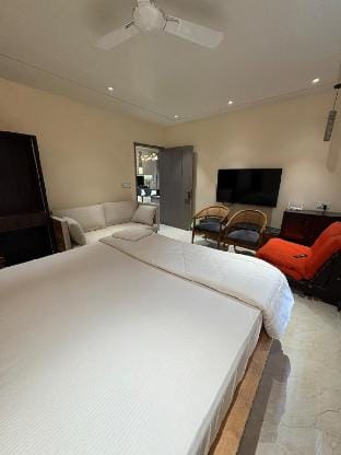 Lux Sangam Retreat: Mahakumbh Vacation rental in Uttar Pradesh