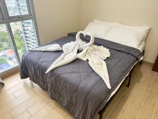 Lush 1Bedroom + Maidsroom @ Megaworld # 39 Apartment in Iloilo City