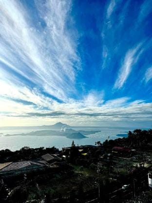 Tagaytay Taal view with balcony by cattitude Apartment in Tagaytay