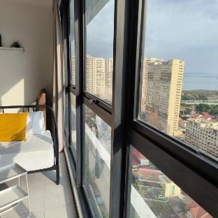 5 queen bed premium  luxury apartment sea&city Vacation rental in George Town