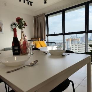 5 queen bed premium  luxury apartment sea&city Vacation rental in George Town