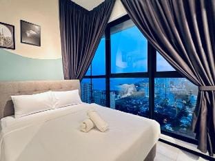 5 QueenBed Luxury Apartment Sea&City View Netflix Vacation rental in George Town