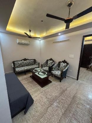 City Centre Charm - Near Rajouri Garden Apartment in New Delhi