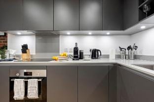 City Centre| Canal | Pool-Table | Netflix |Sleep 7 Apartment in Birmingham