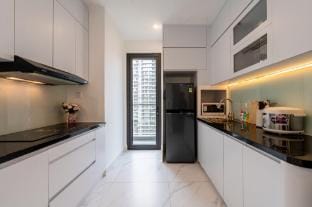 LA Nest - 2 bedroom - View hồ bơi Beverly Apartment in Ho Chi Minh City