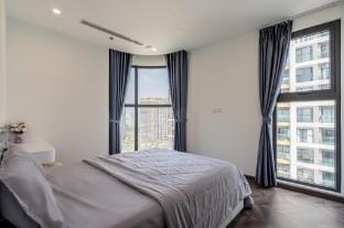 LA Nest - 2 bedroom - View hồ bơi Beverly Apartment in Ho Chi Minh City