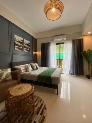 Crosswinds Alpine Blanc Lovely/Netflix/FreeParking Villa in Tagaytay