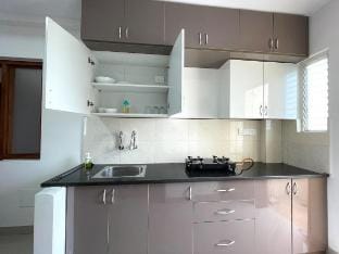 Maya HomeStay- 1BHK Gachibowli Apartment in Hyderabad