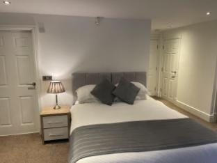 Beach House Courtyard 1 bed Apartment in Southport