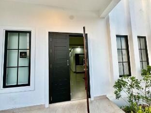 A주영이네 펜션 = 방4개, 화장실4개 + 5인승차량 + 기사 + 유류비 포함 Vacation rental in Vientiane