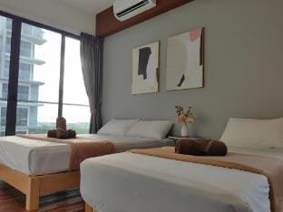 Near Airport|Sunset|FreeParking|Balcony|2BR 5 Pax Apartment in Kota Kinabalu
