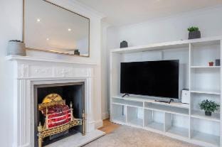 Above & Beyond - Fitzrovia - by Frankie Says Apartment in London Borough of Islington