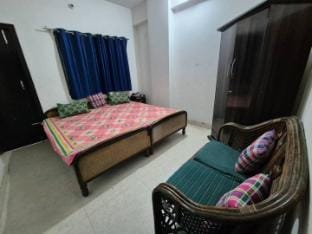 Single Room Available In 3BHK Flate Vacation rental in Noida